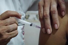 em-cabo-frio-2200-pessoas-sao-vacinadas-no-dia-d-contra-o-virus-da-gripe-influenza