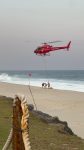 homem-e-resgatado-por-helicoptero-em-praia-de-marica