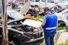 ferro-velho-e-interditado-durante-operacao-do-detran-em-araruama,-no-rj