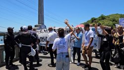 sem-receber,-servidores-contratados-pela-prefeitura-de-cabo-frio-fazem-protesto